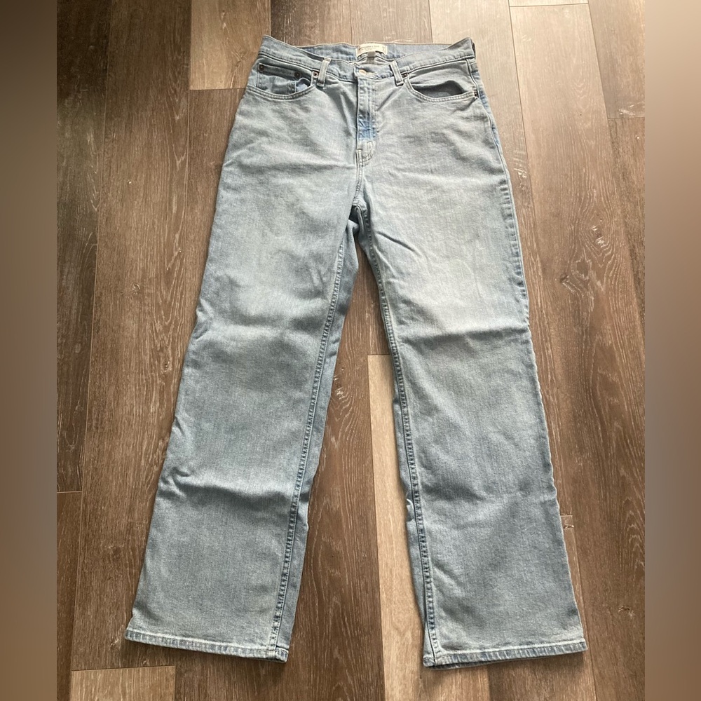 Abercrombie & Fitch Light Blue 90’s relaxed curve love jeans size 29. Size 8R